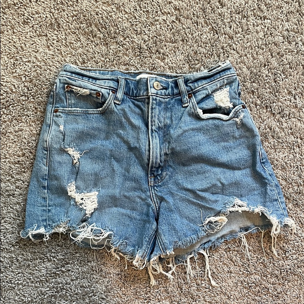 Abercrombie & Fitch Curve Love the 4” mom short high rise distressed Blue Denim